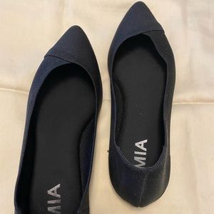 Black Mia flats size 6.5
